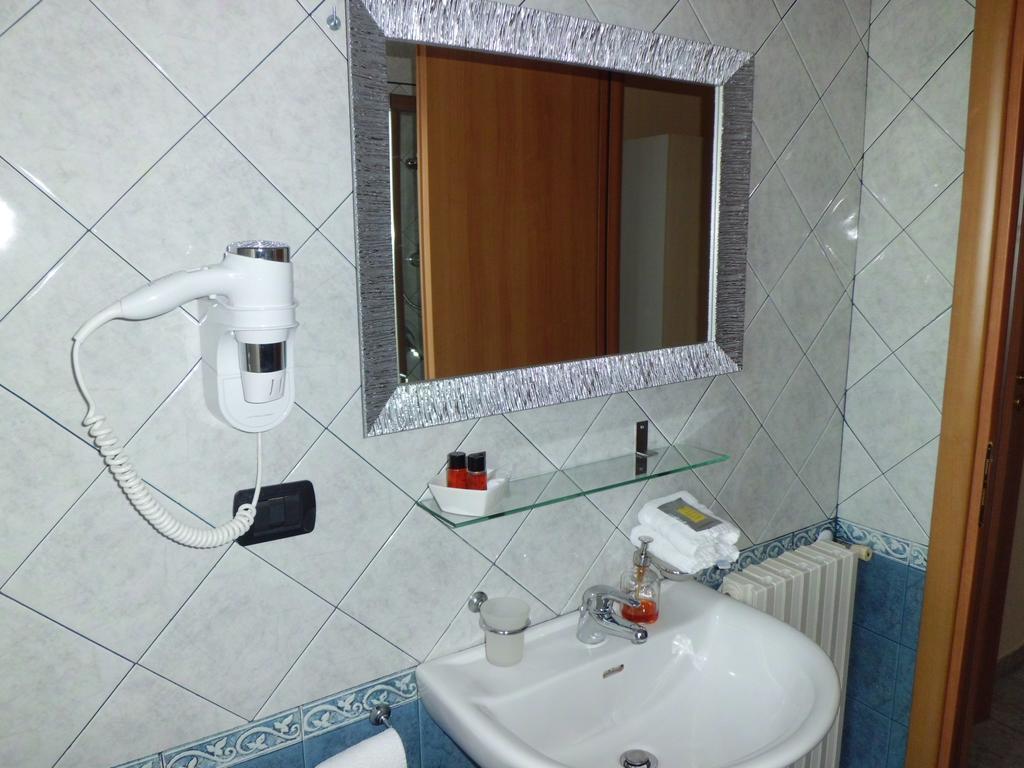 Hotel Quarantadue Quindici Termoli Zimmer foto